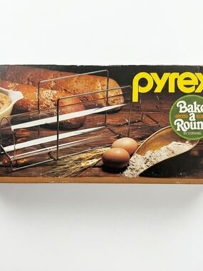 1970s PYREX Model 990 Glass Bake And Round